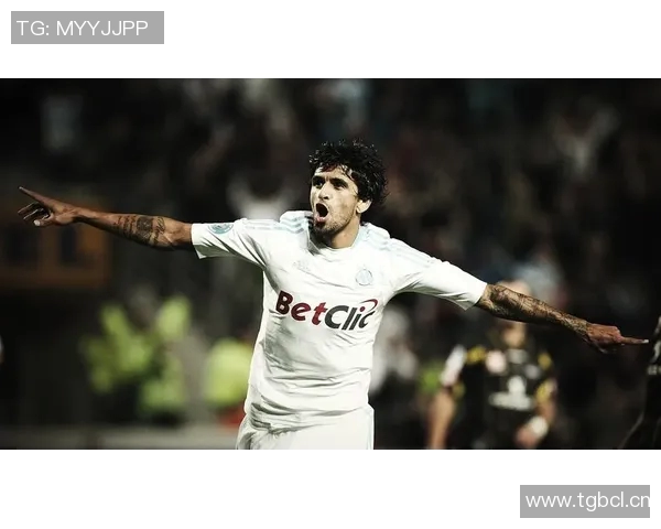 足球巨星睡姿大公开 揭秘球场之外的休息时刻和日常生活习惯